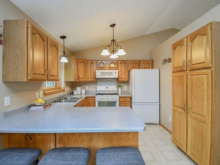 800 N Sherwood Ave photo 3