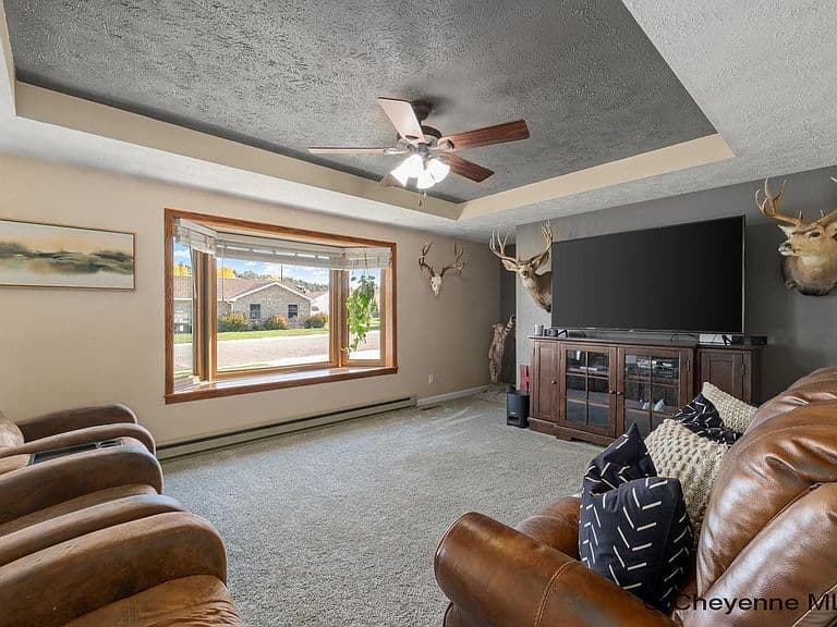 660 Simkins Ave photo 5