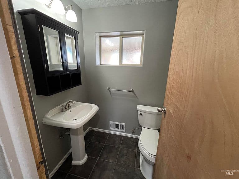 1340 Lawndale Dr photo 5