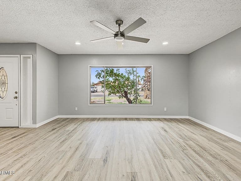 4209 W MISSOURI Avenue photo 5