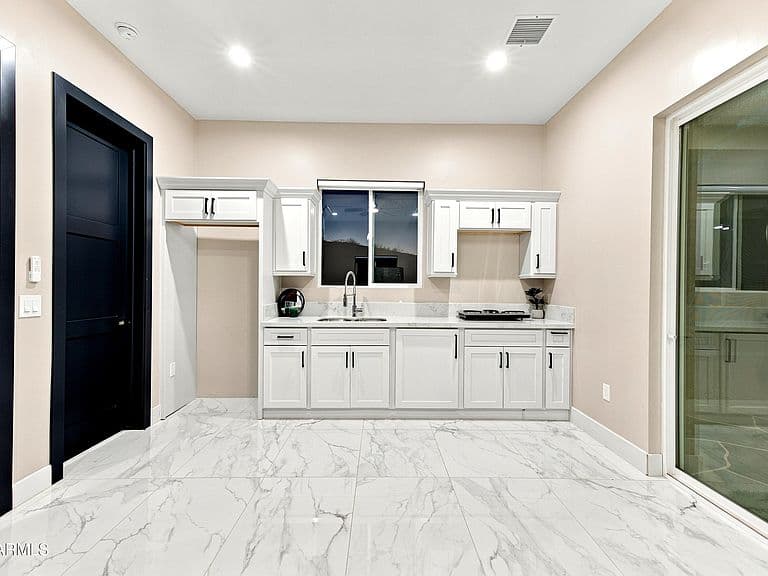 13811 W HARWELL Road photo 4