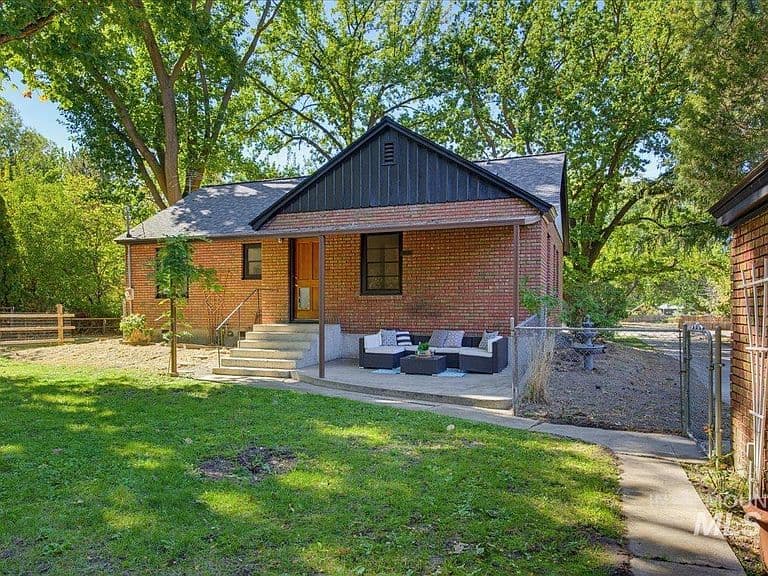 3720 N Collister Dr photo 4