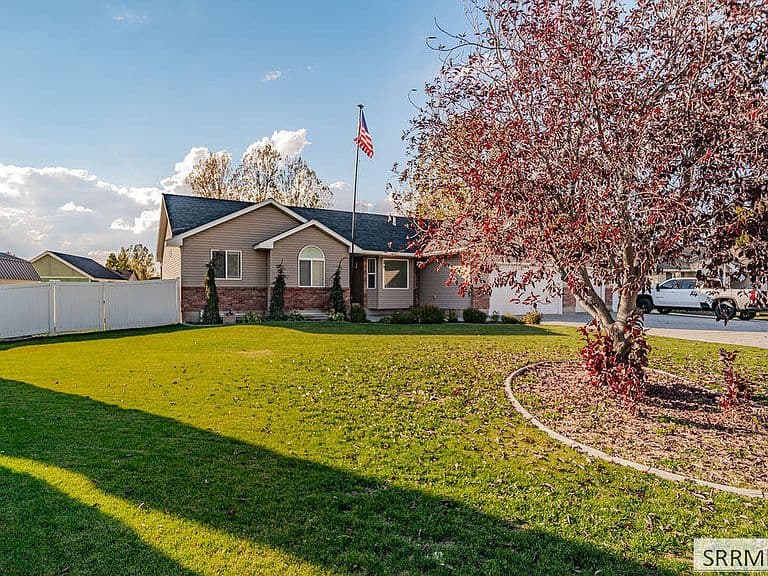 3320 E Woodside Dr photo 2