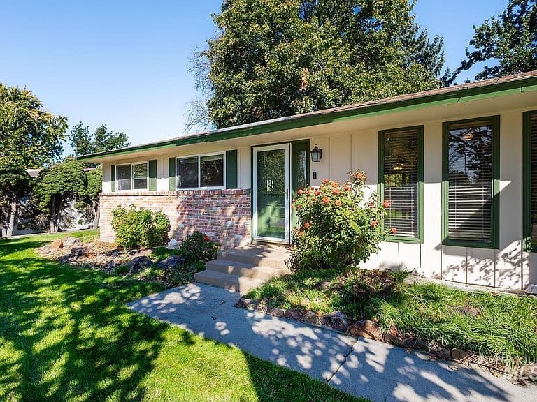 6000 W Elkhorn Ave photo 3
