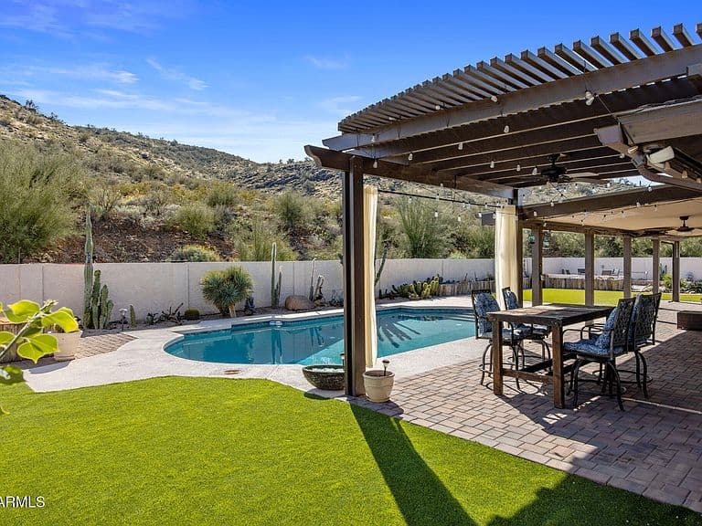 221 W Sweetwater Ave photo 4