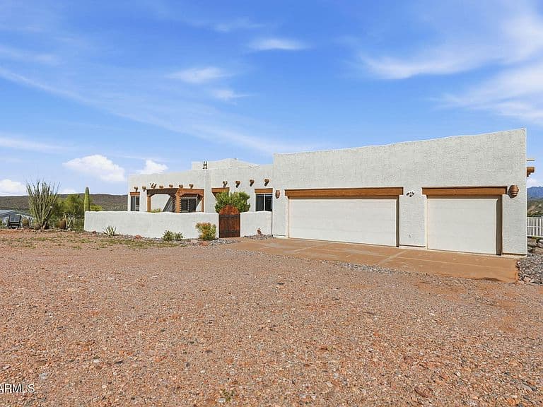 250 N CLEOPATRA Street photo 3