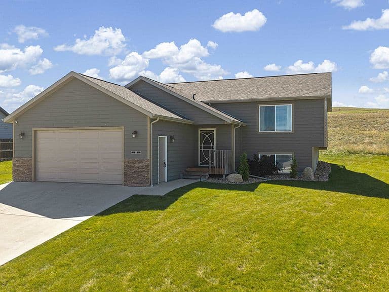 101 Giants Dr photo 1
