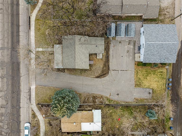 1021 Cooley St photo 5