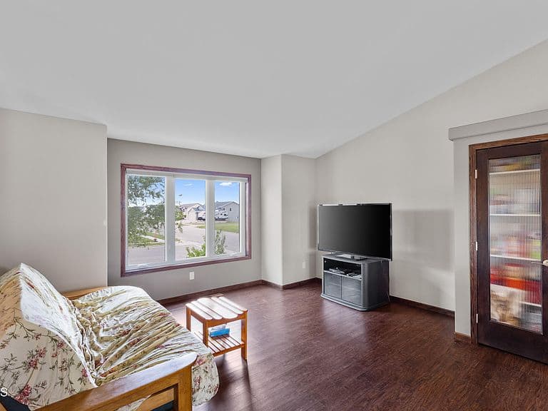1413 Shires Dr SE photo 3