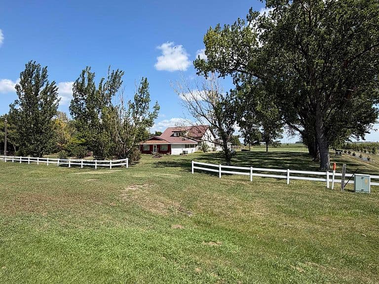 25378 Us Highway 81 photo 2