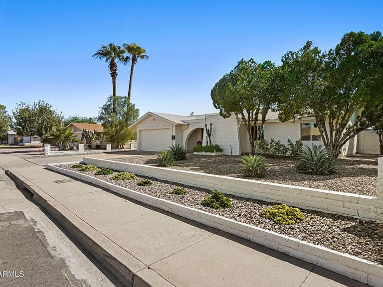 1135 E BELL DE MAR Drive photo 5