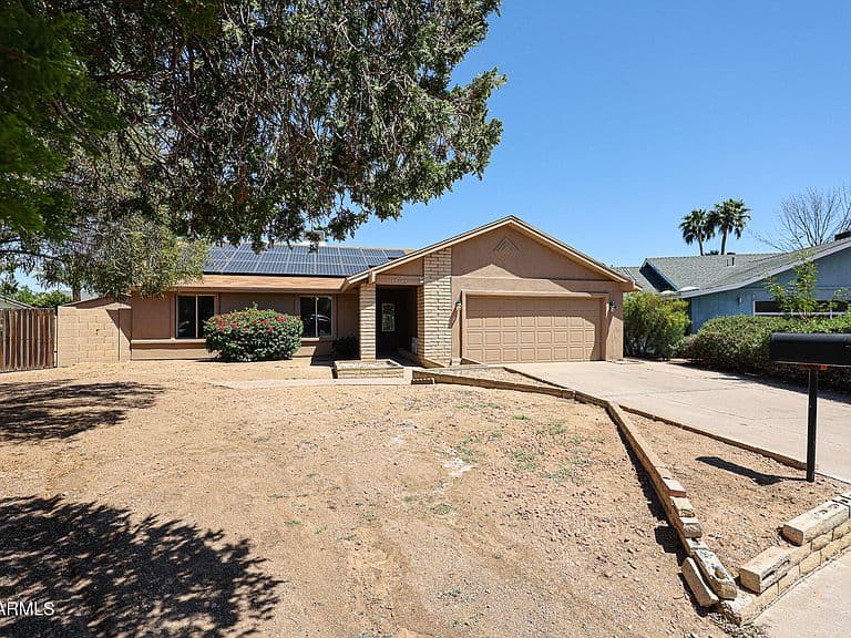 12443 N 27TH Place photo 5
