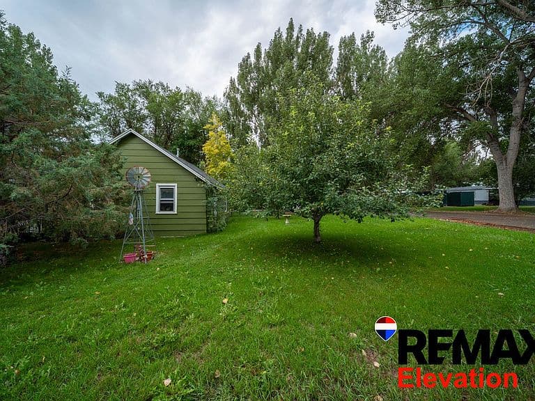 719 Montana Ave photo 3