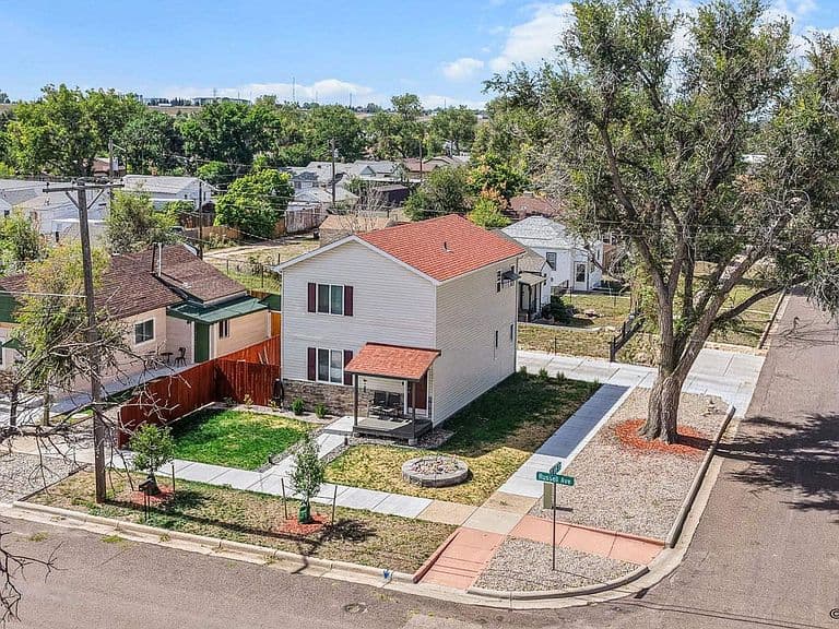 720 Russell Ave photo 3