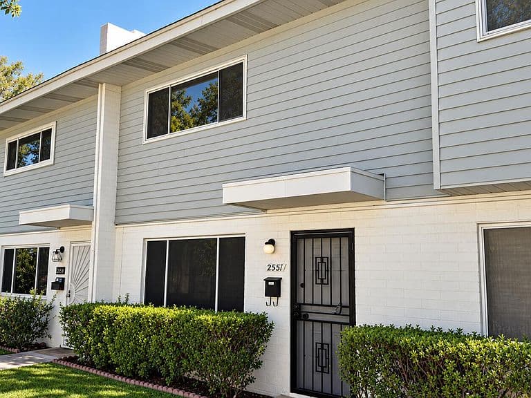 2551 W BERRIDGE Lane #D6 photo 1