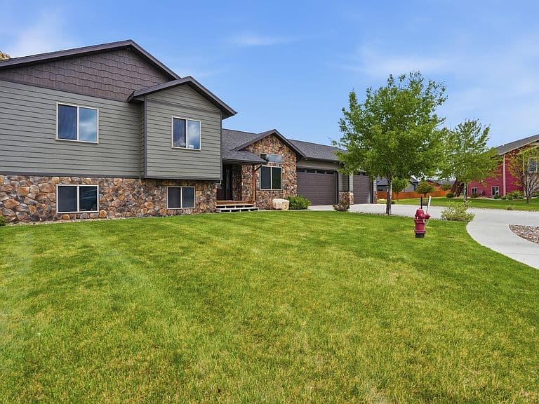 8064 Steamboat Ct photo 2
