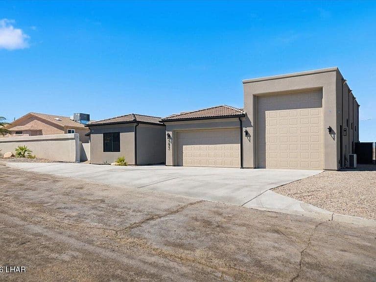 595 Manzanita Dr photo 2
