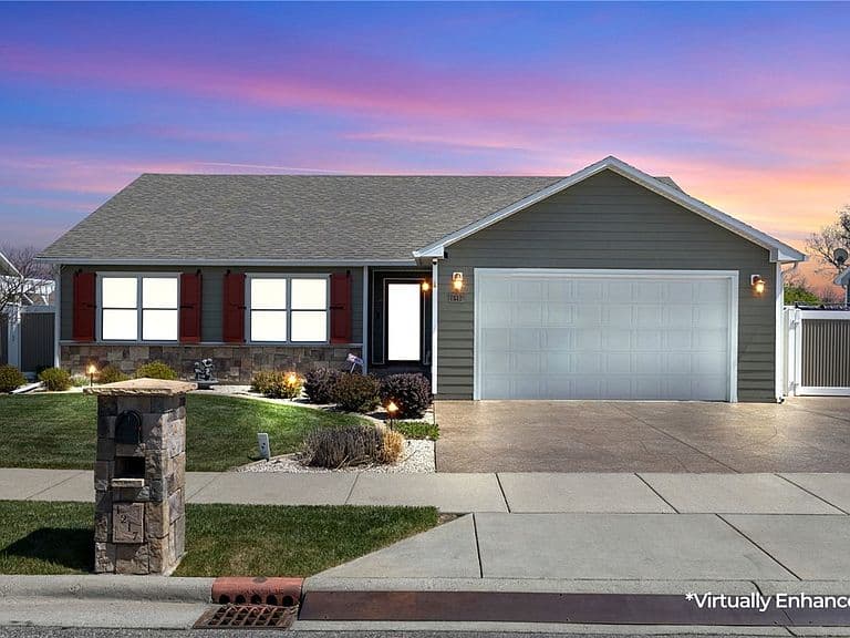 1217 Crystal Lake Ln photo 1