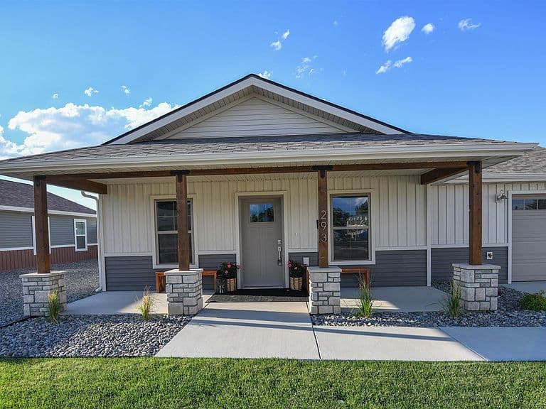 293 Cypress Dr photo 1