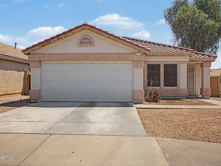 5240 E FLOWER Avenue photo 1
