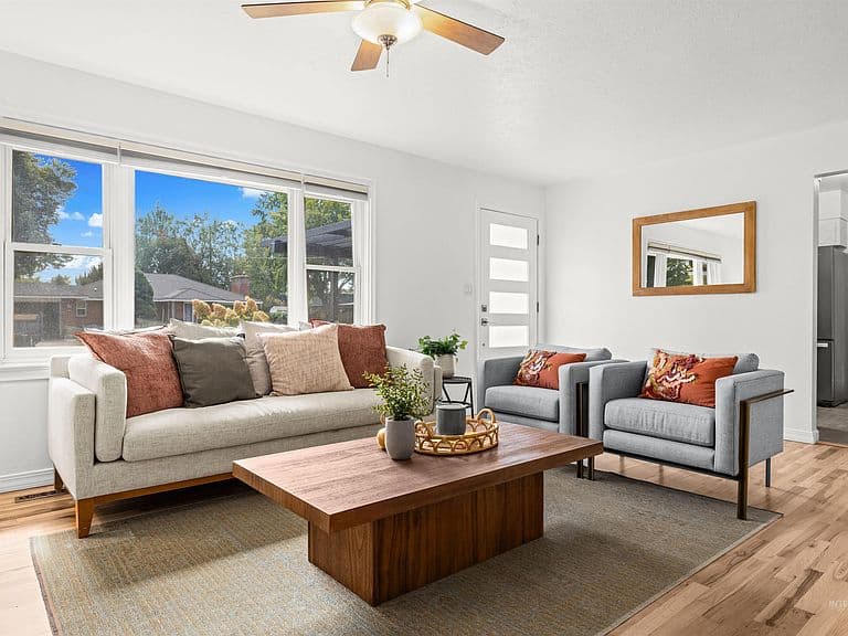 3318 W Camrose Ln photo 3