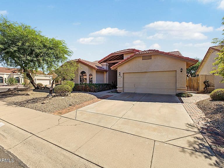 3711 E SUMMERHAVEN Drive photo 3