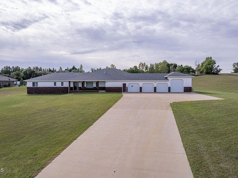 7301 Northgate Dr photo 2