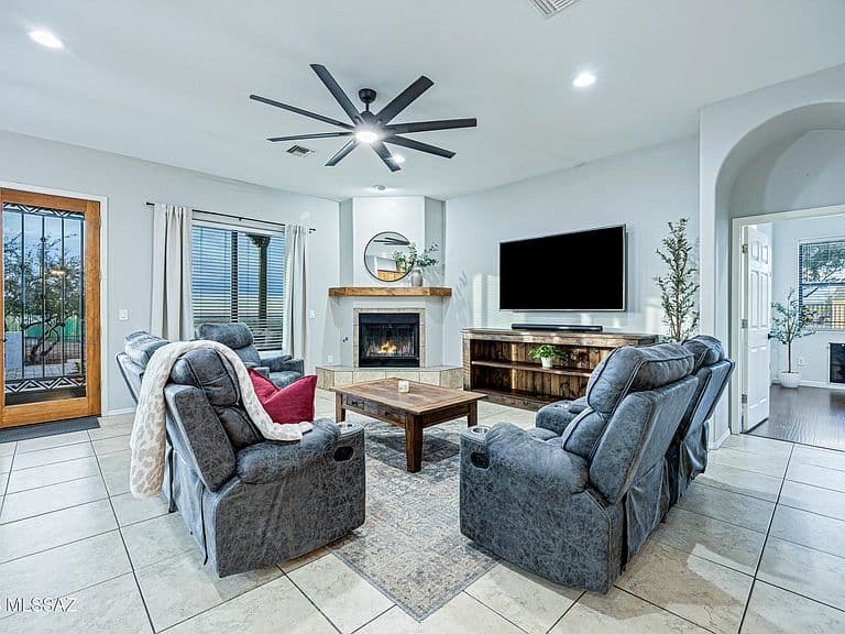 1 N Larkin Dr photo 3