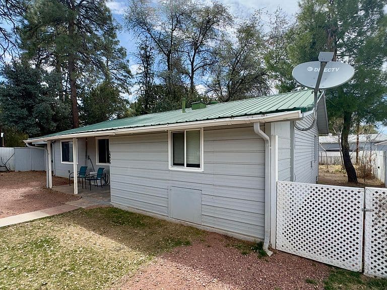 1206 N Apache Ln photo 3