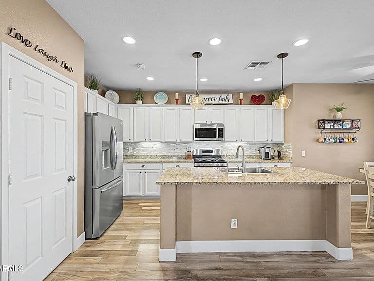 3209 W STEINBECK Drive photo 5
