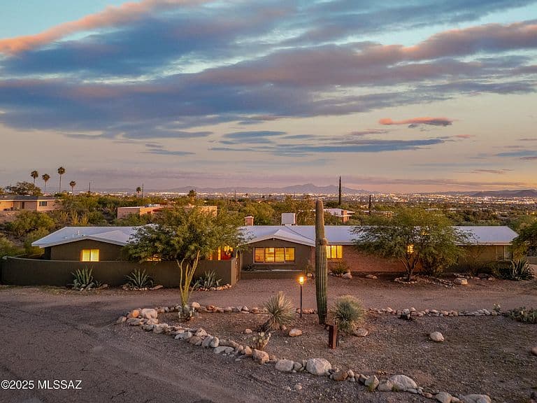 7364 N Mountain Shadows Dr photo 5