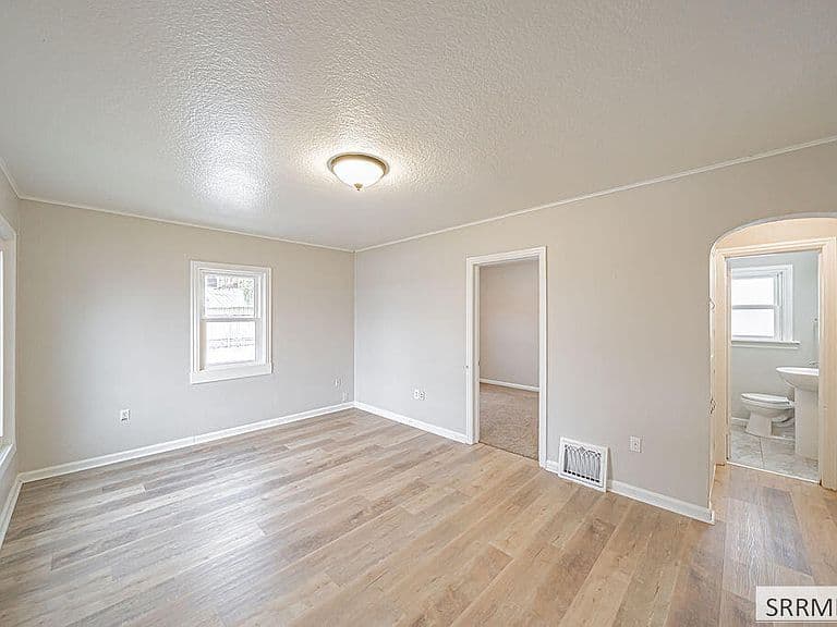 465 3rd St photo 2