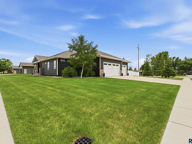1325 W Waterstone Dr photo 3
