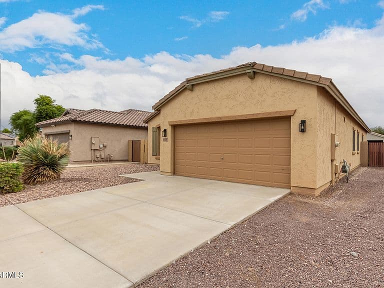 11137 E SUTTER Avenue photo 3