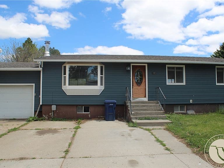 909 Olive Dr photo 2