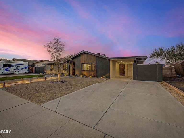 2808 E LUPINE Avenue photo 3