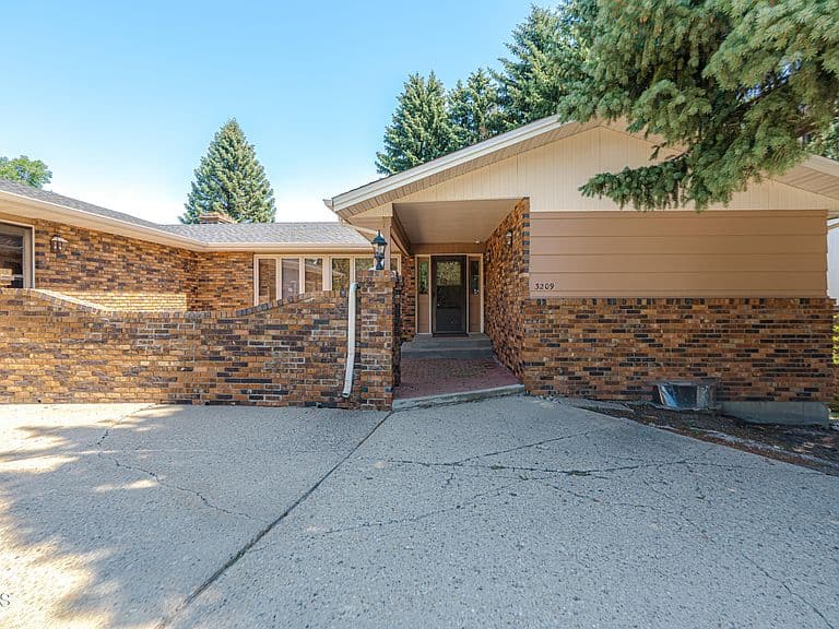 3209 Winnipeg Dr photo 4