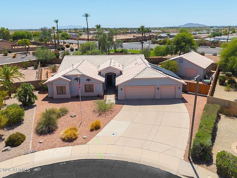 216 E PEBBLE Court photo 1