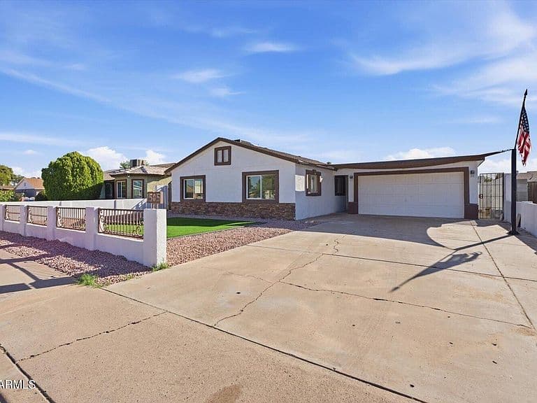 1505 S KAY Circle photo 1