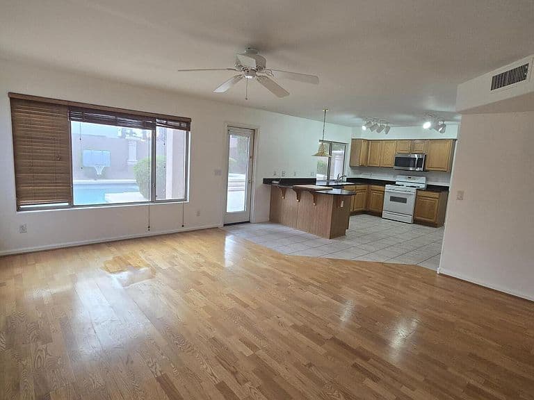 15436 S 46TH Place photo 5