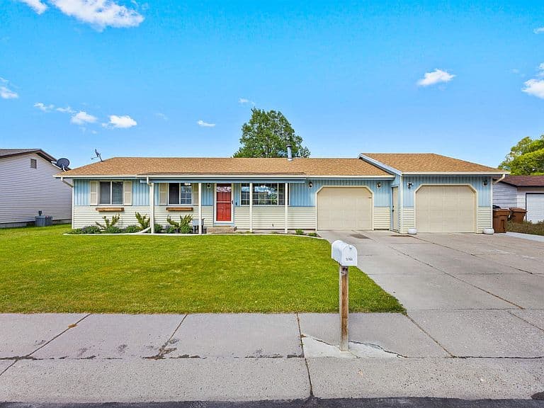 5761 Eve St photo 1