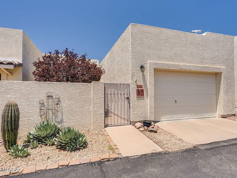 2832 S Full Moon Dr photo 1