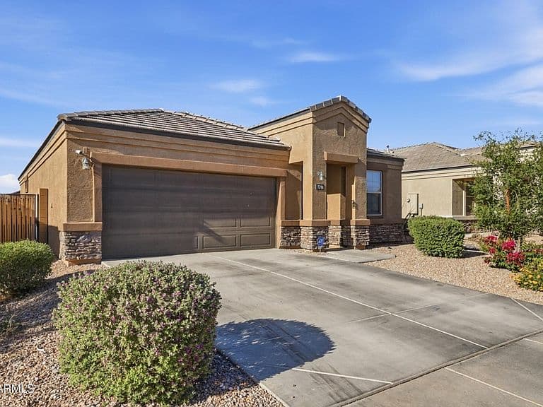 1246 E ELAINE Street photo 2