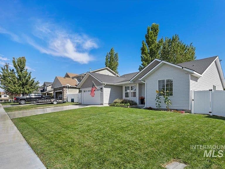 1504 N Evergreen St photo 2