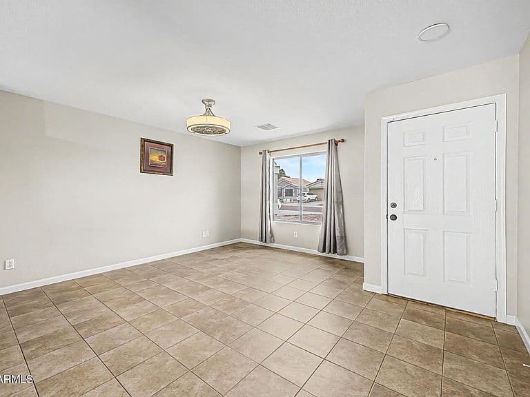 1262 W DIAMOND Avenue photo 4