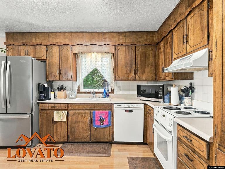 1561 Linda Vista Dr photo 4