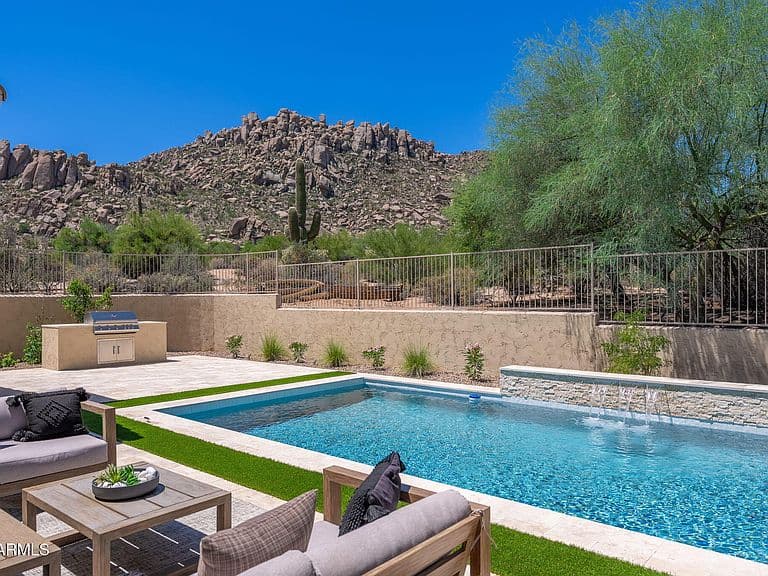 11552 E DESERT HOLLY Drive photo 1