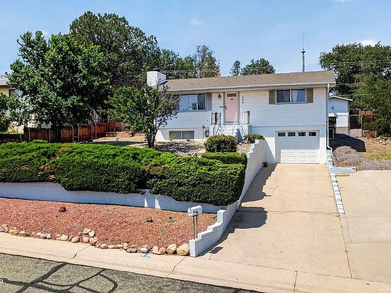 544 Roma Ave photo 1