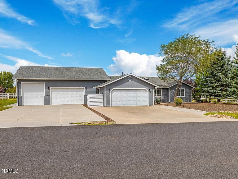 5775 Lee Dr photo 2