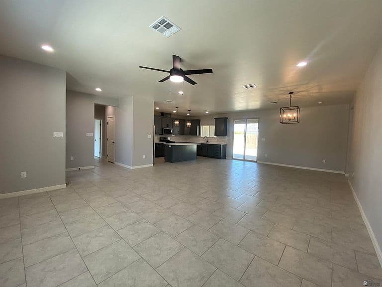 12140 E 35th Ln photo 5